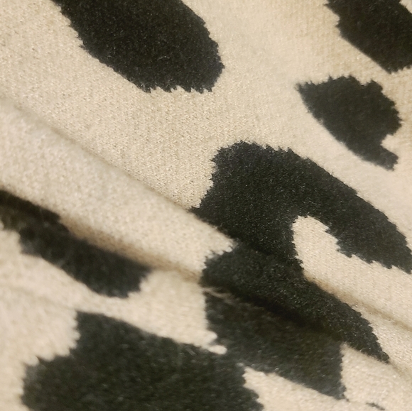 Merokeety | Women's Animal Print Balloon Sleeve Crewneck Sweater (Size Small) - Picture 4 of 11